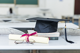 春招“黄金档”来袭：应届生看重落户政策 有企业招聘人数增五成