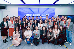 走进标杆现场，共探AI转型——PA真人视讯国际携手企业高管参访埃森哲智能运营中心